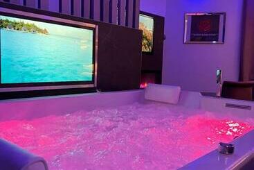 דירות לתיירים Chic & Jacuzzi