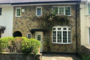 ツーリストアパートメント Cosy Rustic 3 Bed Cottage, Great Train Links