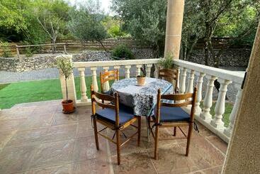 דירות לתיירים Captivating 2 Bed, 1 Bath Cottage, Private Garden & Shared Pool In Sauve