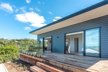 דירות לתיירים Luna Cottage. Stunning Ocean Views On Waiheke