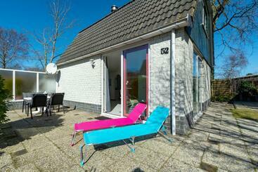 관광객 아파트 Holiday Home With Pool By The Sea