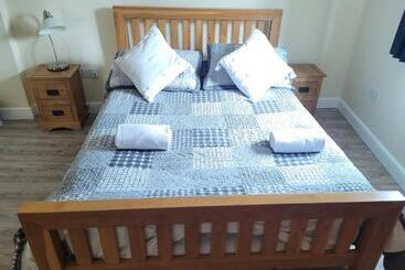 דירות לתיירים Milton Court