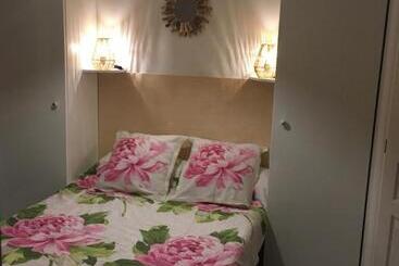 Tourist flats Le Patio Du Bourg   Studio Entre Lac Et Océan