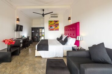 هتل Cantaloupe Aqua