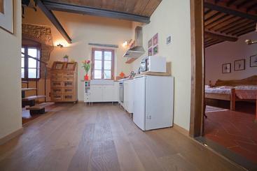 هتل Podere Campriano Winery Adult Only