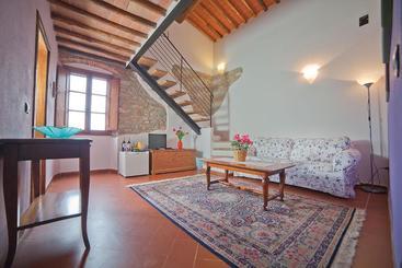هتل Podere Campriano Winery Adult Only