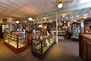 هتل Buffalo Bill Cabin Village