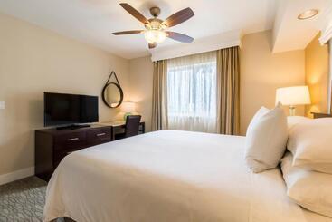בית מלון כפרי Carlsbad Seapointe Resort