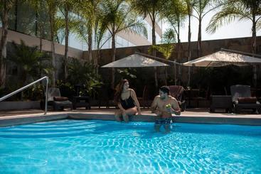 هتل Doubletree By Hilton Trujillo
