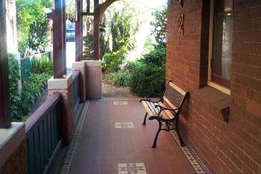 هتل Hamilton Heritage B & B