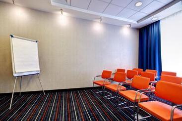 هتل Holiday Inn Express Voronezh  Kirova, An Ihg