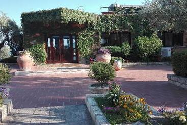 هتل Villaggio Porto Rhoca