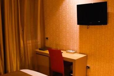 Sky 2 Hotel Tirana