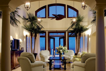 هتل The Somerset On Grace Bay