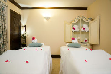 هتل The Somerset On Grace Bay