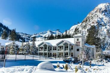 هتل Ski In Ski Out Squaw Valley Lodge Slopeside Townhome