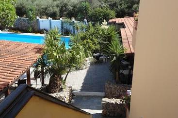 هتل Pergamos Village