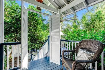 فندق Baby Breezy Tree House