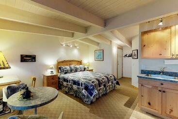 酒店 Many Springs Lakefront Condo #221