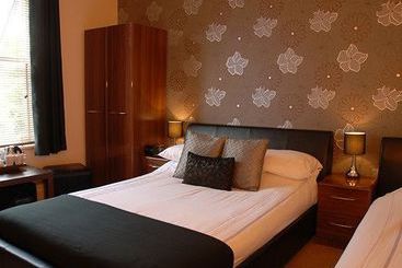 تختخواب و صبحانه Senlac Guesthouse