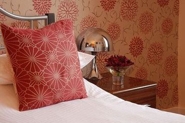 تختخواب و صبحانه Senlac Guesthouse