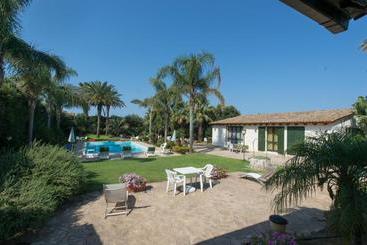 تختخواب و صبحانه Villa Nika