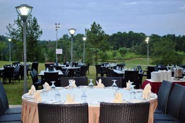هتل Nilai Springs Resort