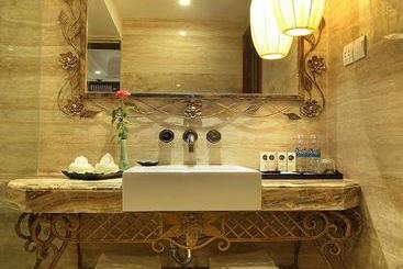 هتل The Palmy  & Spa