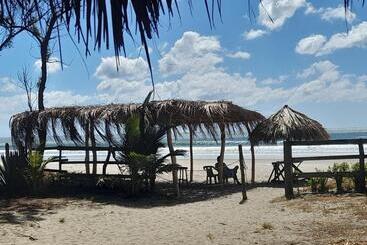 پانسیون Popoyo Surfcamp