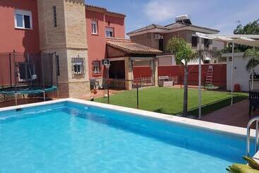 ペンション Apartamento Privado Con Piscina Y Jardin Compartidos