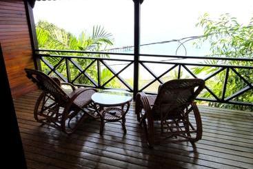 هتل Minang Cove Resort