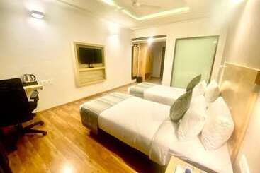 Click Hotel Dbr