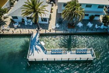 公寓式酒店  The Roth Hotel, Treasure Island, Florida