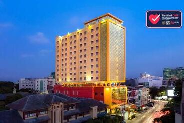 호텔 Best Western Plus Makassar Beach
