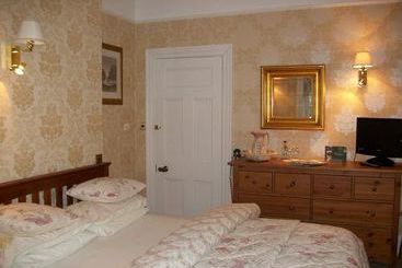 هتل The Manor Cullingworth Guest House