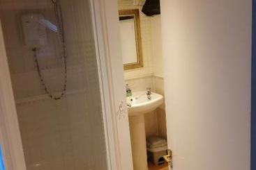 هتل Station Guest House