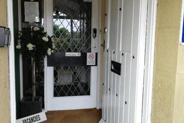 هتل Station Guest House