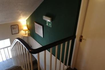هتل Station Guest House