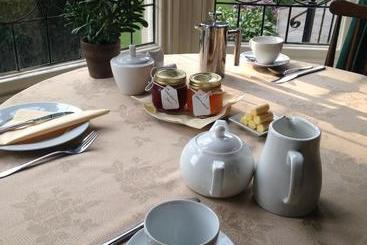 هتل Rostrevor   Guest House