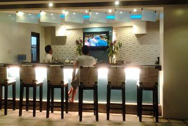 Tanawin Resort And Luxury Apartments