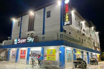 هتل Sky Inn