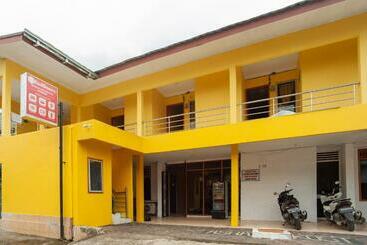 בית מלון כפרי Reddoorz Syariah At Jalan Wayhitam Palembang