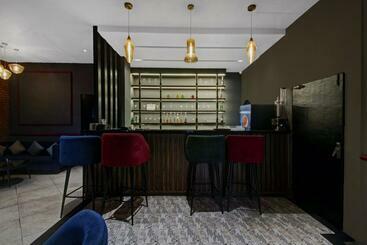 Townhouse Oak Hotel Rudra