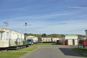 渡假胜地  Golden Anchor Caravan Park