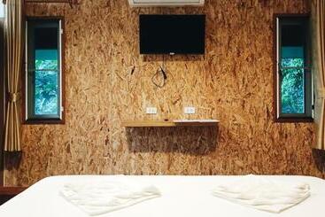 تختخواب و صبحانه Nua Tone Resort Bang Tao & Cafe