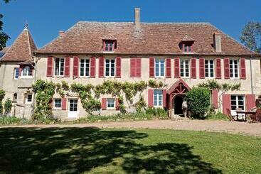 مبيت وإفطار Les Indrins