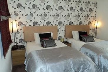 تختخواب و صبحانه Limetree House Guest House