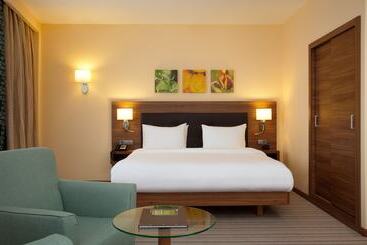 בית מלון כפרי Hilton Garden Inn Ufa Riverside