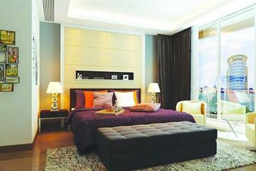 Laurent & Benon Suites Santacruz East
