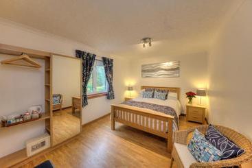 پانسیون Grove Guest House